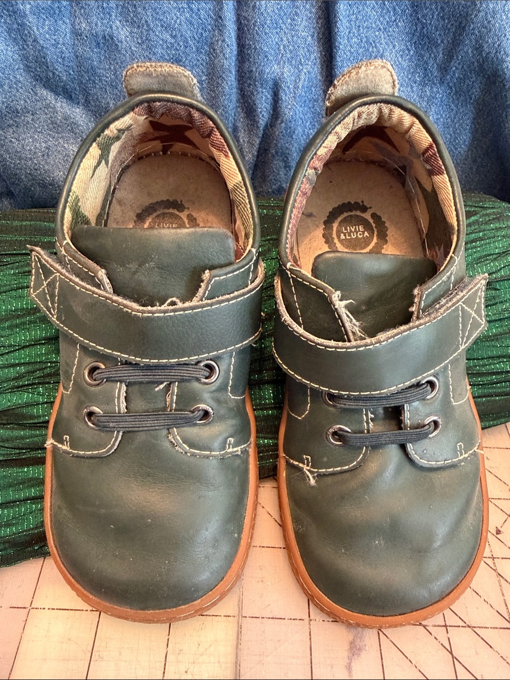 Livie & Luca size 11 Dark Green Leather Toddler Hook-and-Loop Dress Shoes